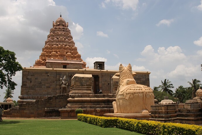 Templo Brihadisvara em Gangaikonda Cholapuram (vista frontal)