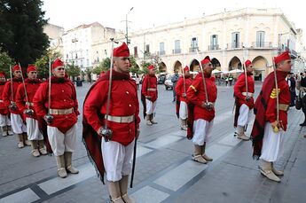 82833-infernales-realizan-la-guardia-en-honor-al-general-martin-miguel-de-guemes