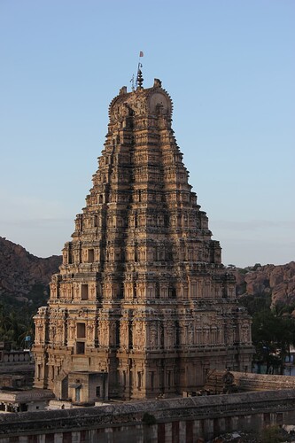 Templo Virupaksha - O gopuram (torre)