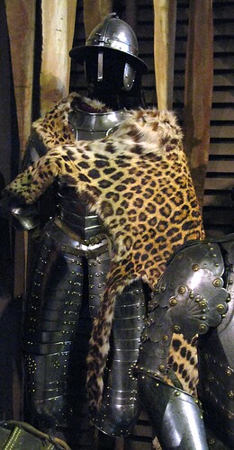 800px-Polish_cavalry_armour_XVI-XVII_century