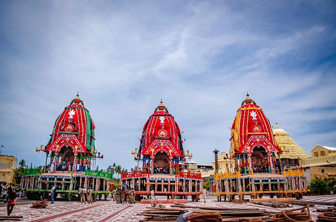 Taladhwaja,_Darpadalana_and_Nandighosha_in_2021_Ratha_Jatra_Taladhwaja,_Darpadalana_and_Nandighosha_Ratha_in_fornt_of_Jagananth_temple_in_2021_Ratha_Jatra