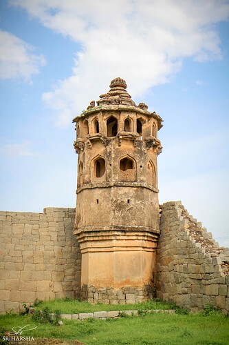 Recinto Zenana - Torres foram construídos no estilo de arquitetura híbrida indo-islâmica