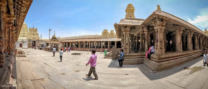 Templo Virupaksha - salão com pilares denominado salão de 100 colunas