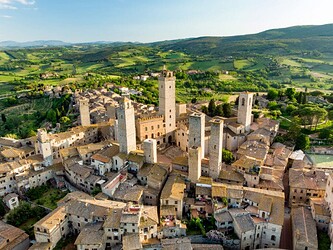 Aerial-view-of-famous-medieval-San-Gimignano-hill-town-with-its-skyline-of-medieval-towers-including-the-stone-Torre-Grossa-1024x767