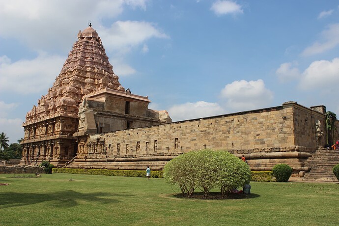 Vista lateral do templo Gangaikonda Cholapuram