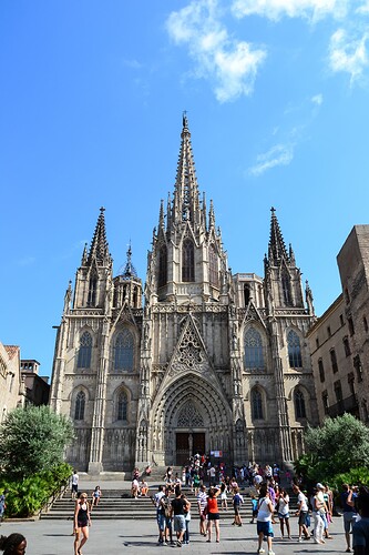 Cathedral_of_the_Holy_Cross_and_Saint_Eulalia